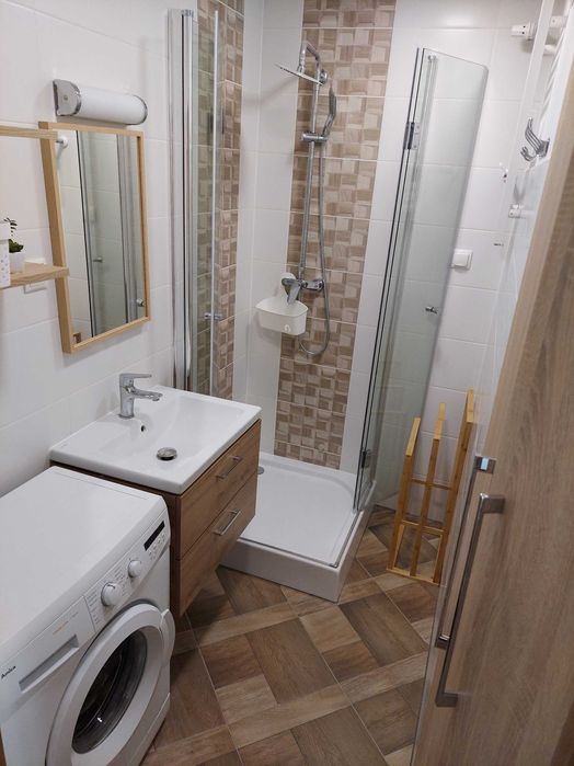 Pokój. Ładny, duży w komfortowym  3 pok.mieszkaniu (2 inne lokatorki )