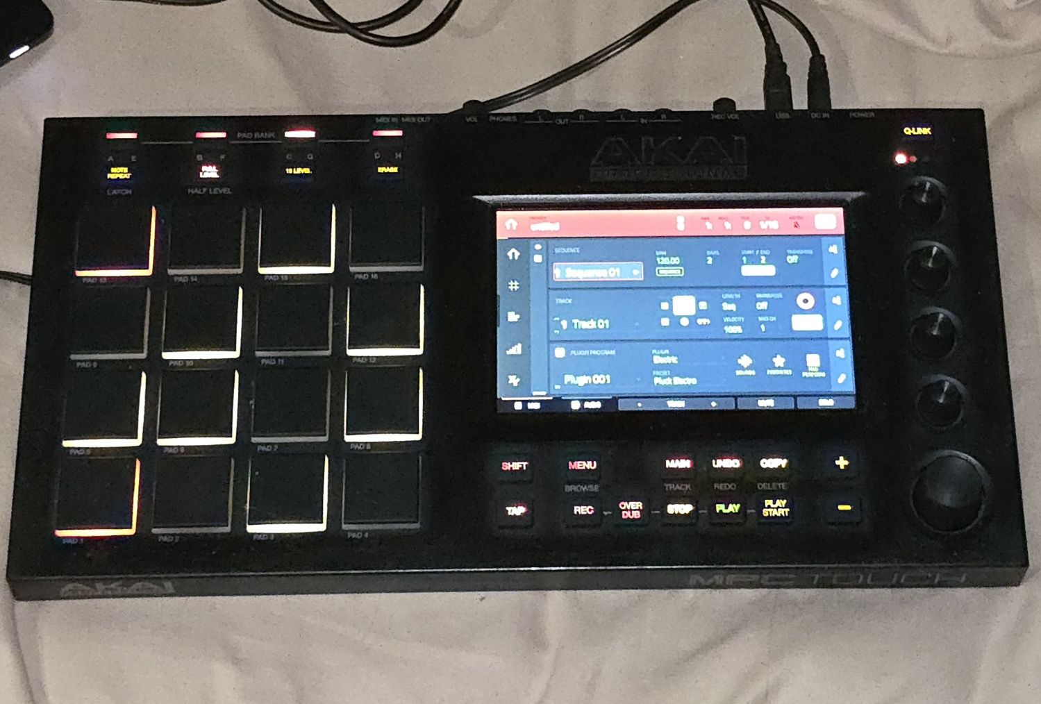 Akai mpc Touch музична портативна студія