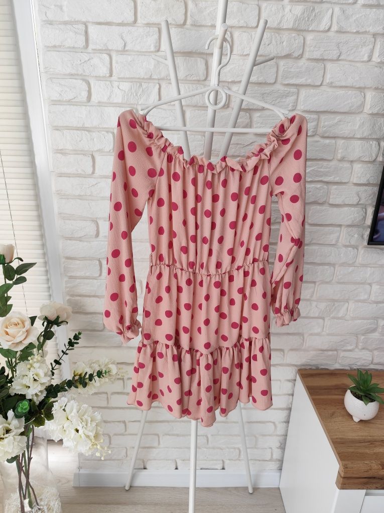 Sukienka w groszki PrettyLittleThing