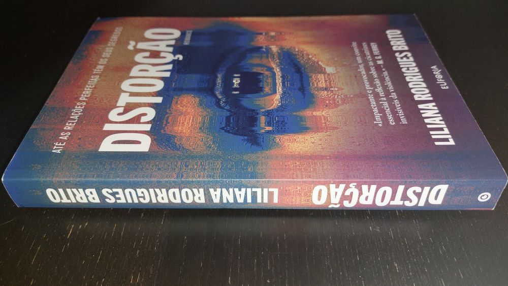 Distorção, de Liliana Rodrigues Brito