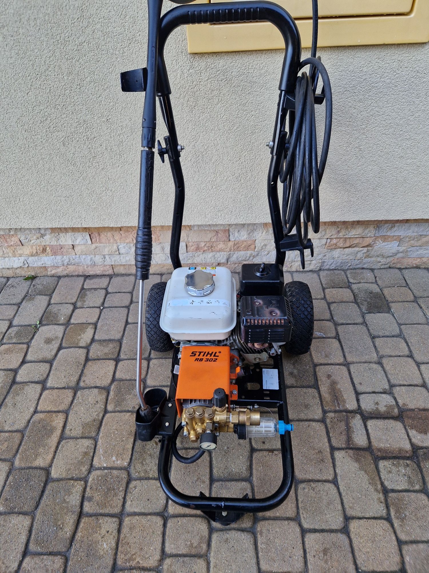Myjka ciśnieniowa spalinowa Stihil RB 302