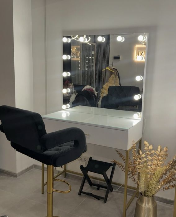 Оренда візажного столу