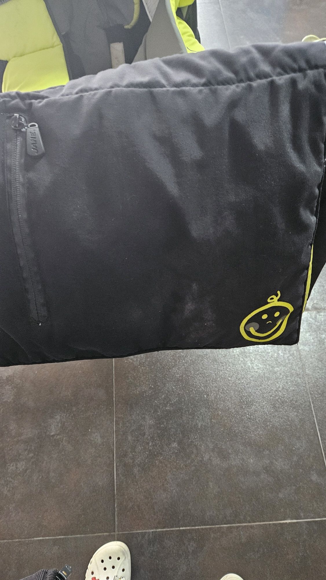 Carrinho com cadeira auto para bebé