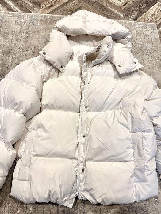 Пуховик білий жіночий