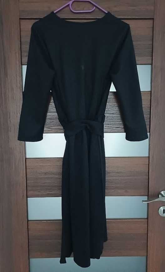 Elegancka czarna sukienka