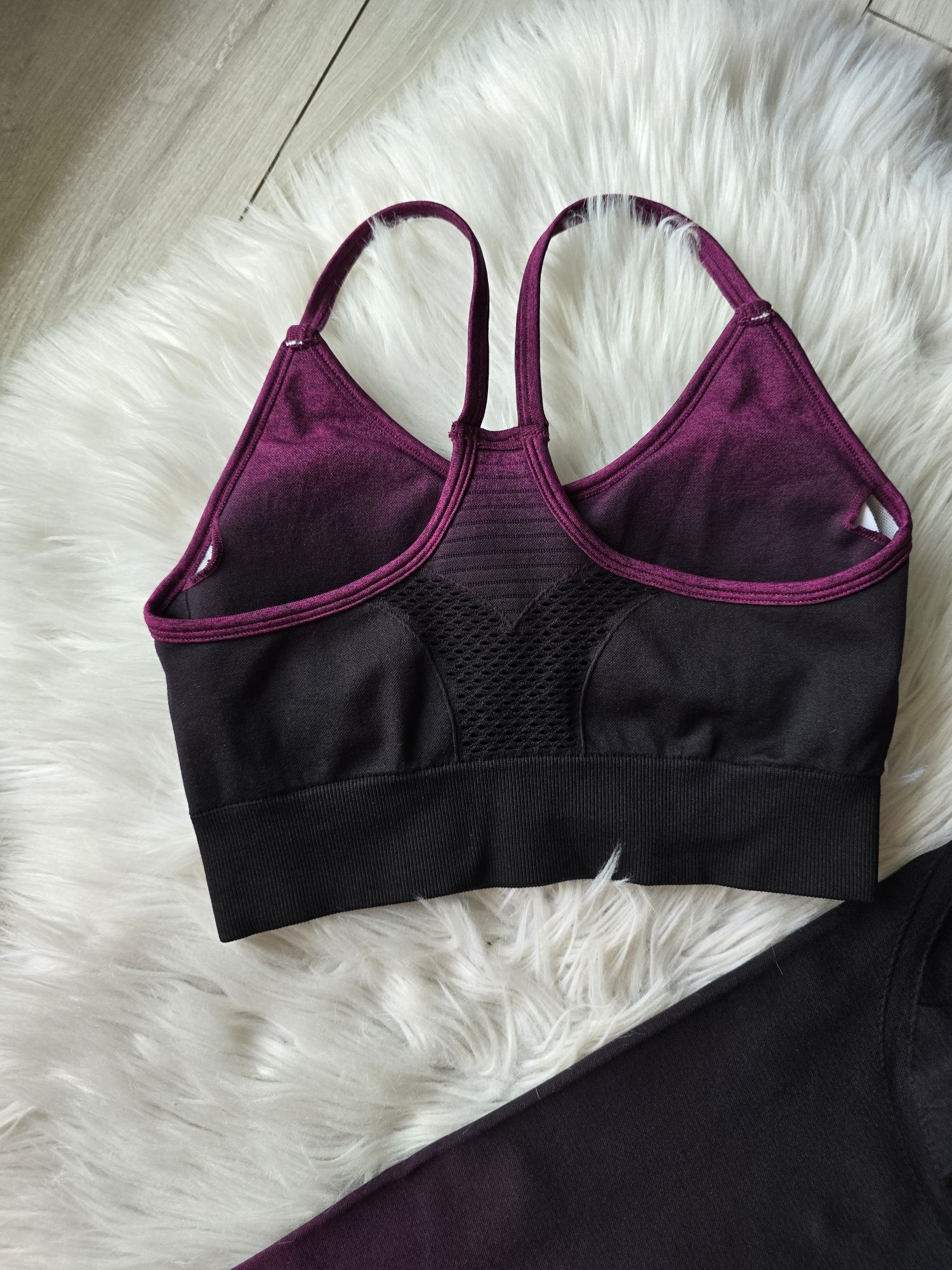 Komplet do ćwiczeń top legginsy push-up rozm. S