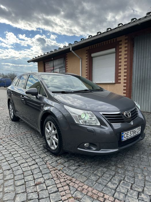 Toyota Avensis 2011 рік