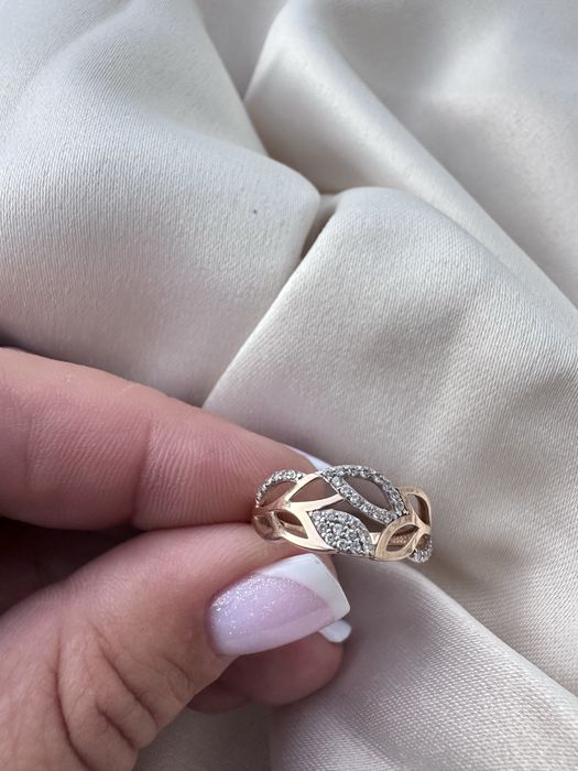 Кольцо золотое 585, размер 15,5 вес 1,46 грам обручка