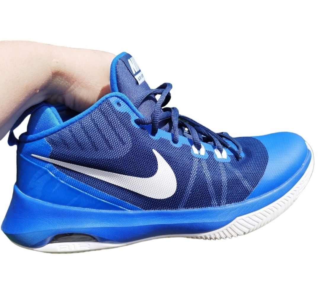 Баскетбольные кроссовки Nike air versitile 44 p