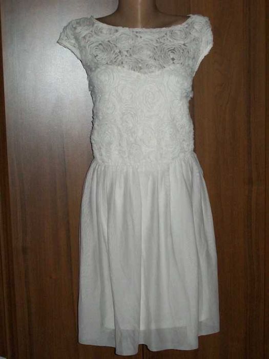 Kremowa sukienka 3D róże 46 48