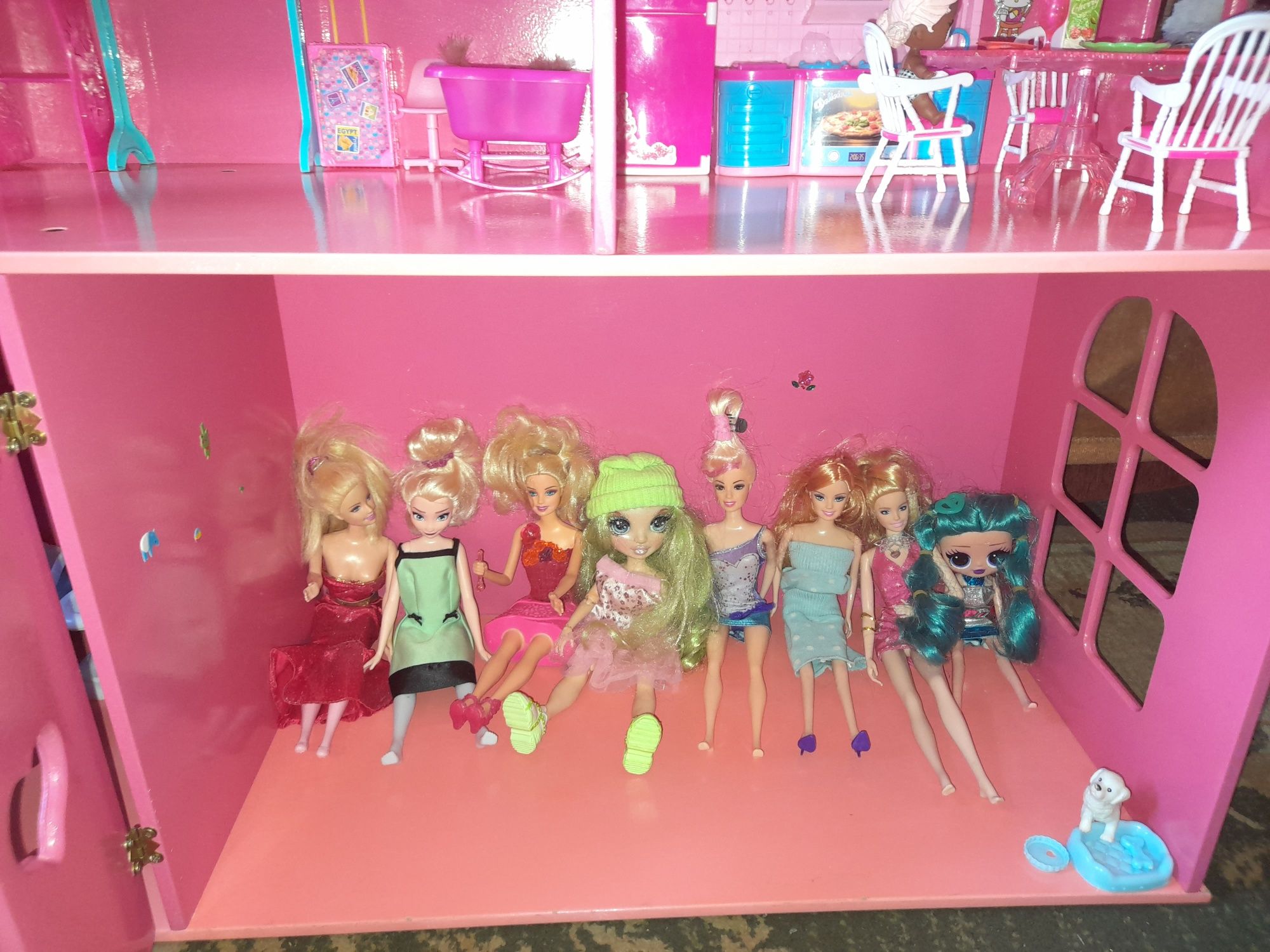 Будинок для ляльок і іграшок