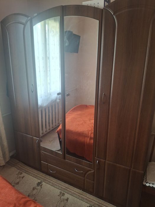 Продам весь комплект + ліжко ,комод і 2 тумбочки