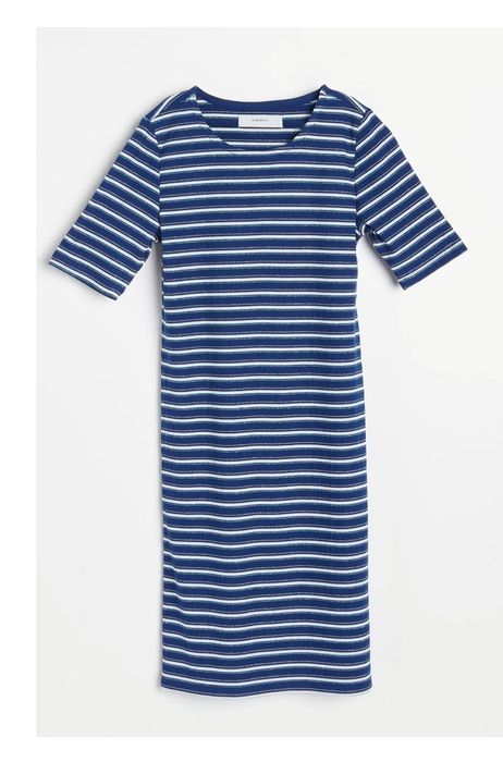 Sukienka Reserved z prążkowanej dzianiny w paski 158