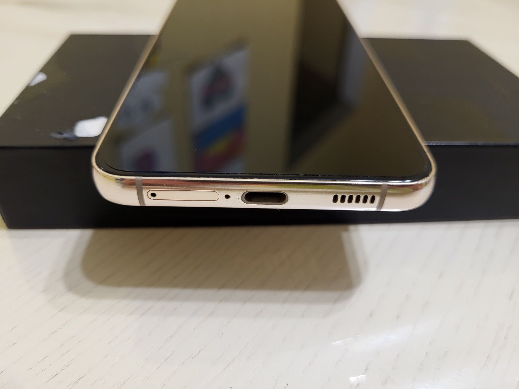Смартфон Samsung Galaxy S22+ Plus 5G (Самсунг С22+ плюс)