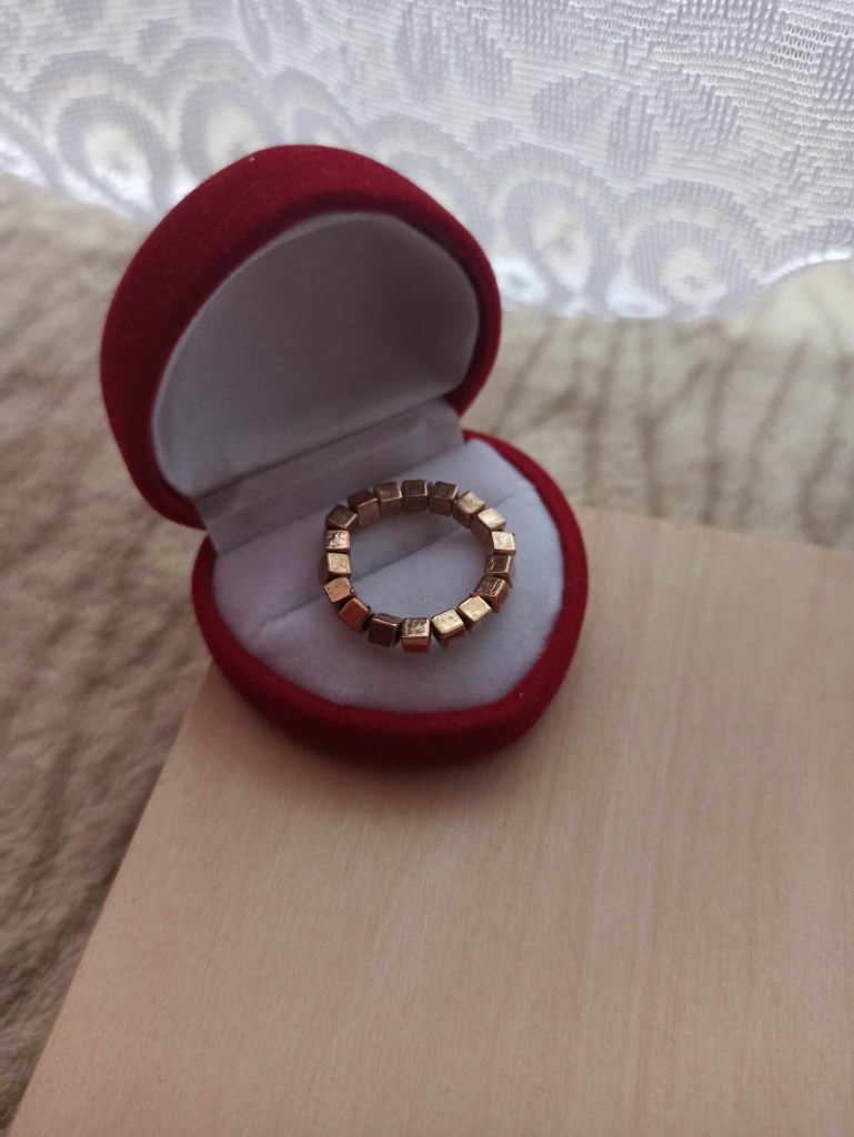 Pierścionek z koralików kolor złoty elastyczna żyłka beads ring