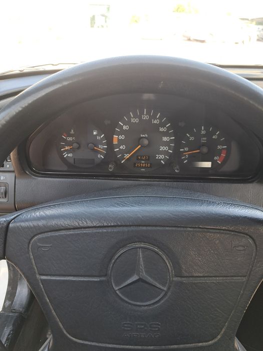 Vendo Mercedes Benz  C220 diesel em bom estado geralm