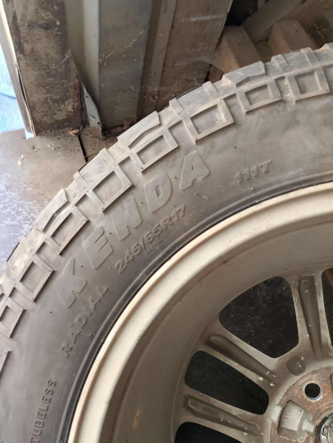 Шини Kenda Klever A/T 2 245/65 R17 111T XL Б/У 5,5 мм