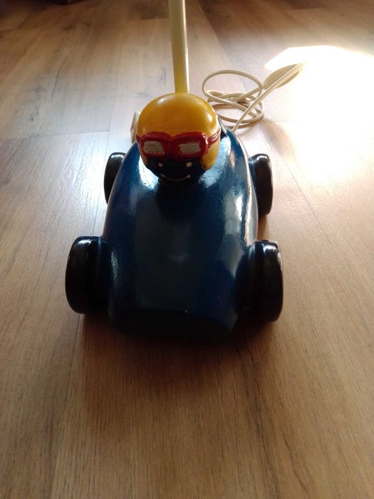 Candeeiro quarto criança, carro de corrida com lâmpada Led incluída.