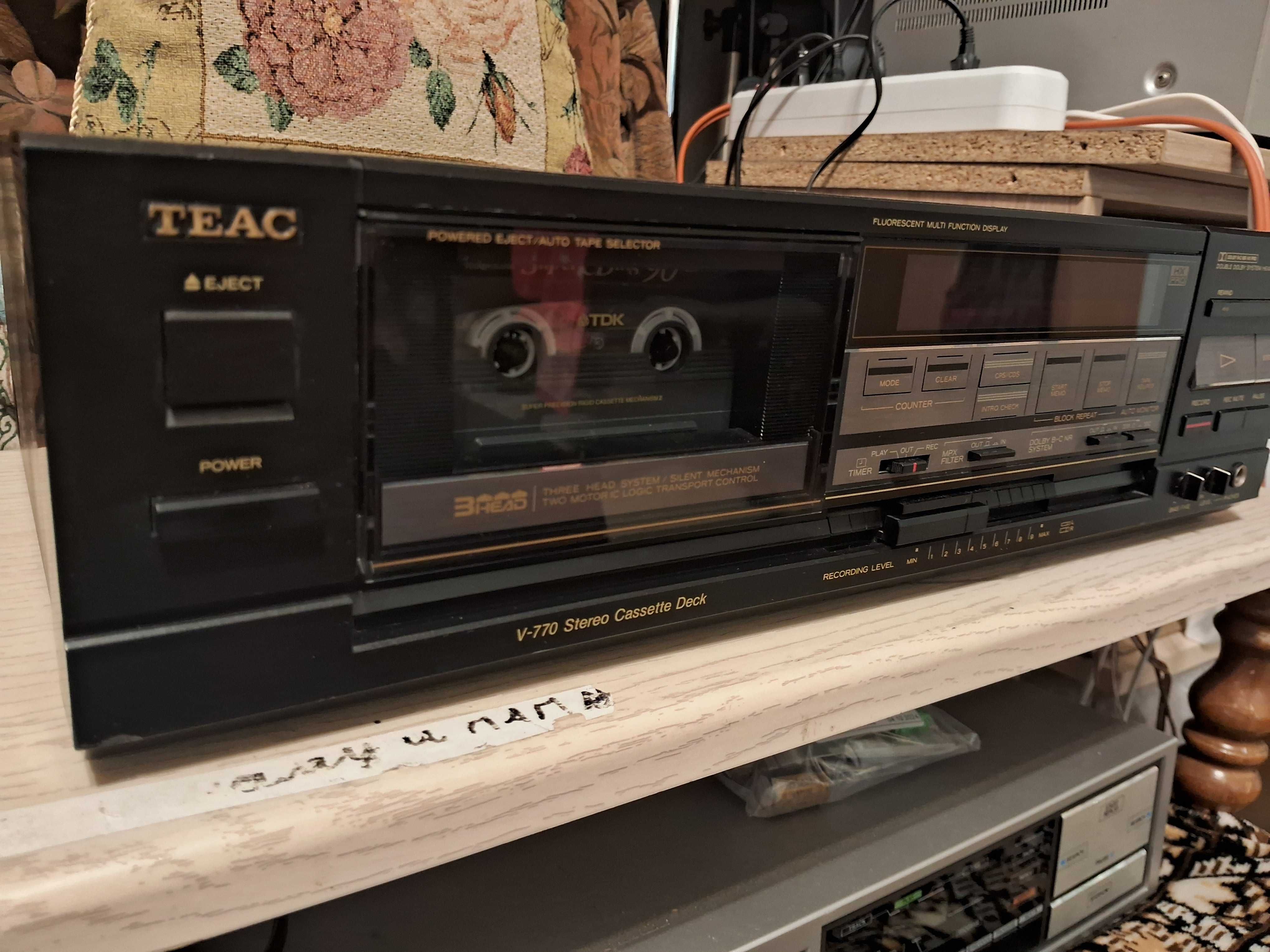 Teac V-770 касетна дека