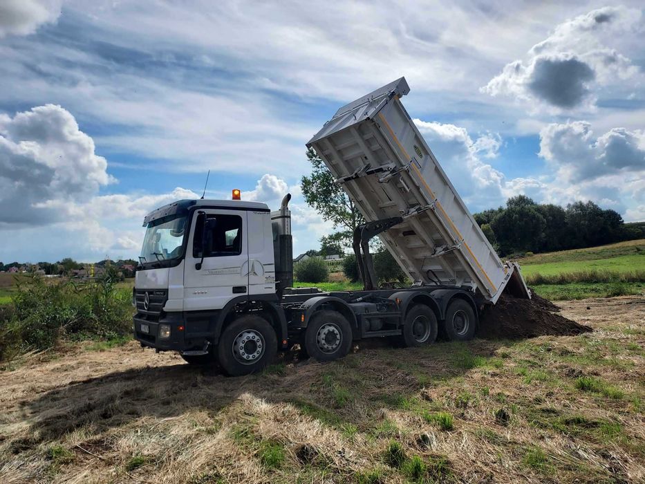 Transport ziemi , kruszywa , piasku oraz innych materiałów