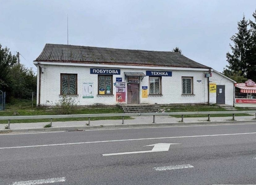 Продається комерційне фасадне приміщення м.Колки