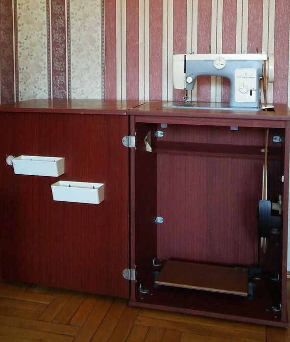 Швейная машина Чайка 132М с ножным приводом