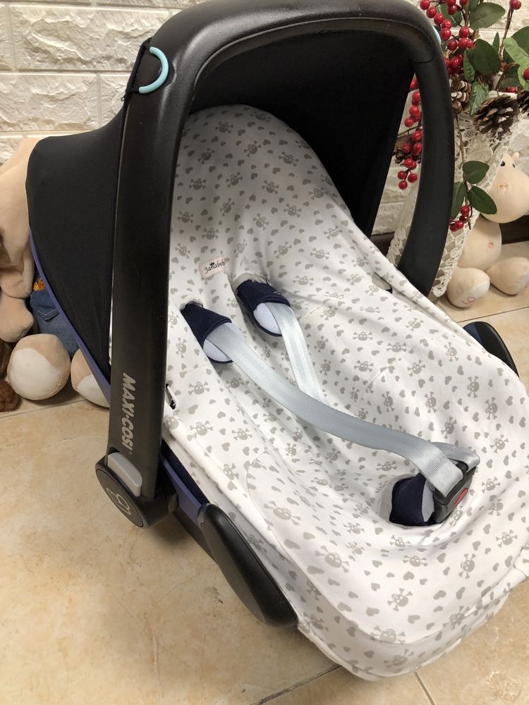 Автокрісло MAXI-COSI Pebble Plus i-Size Група 0+ (0-13 кг) +подарунок