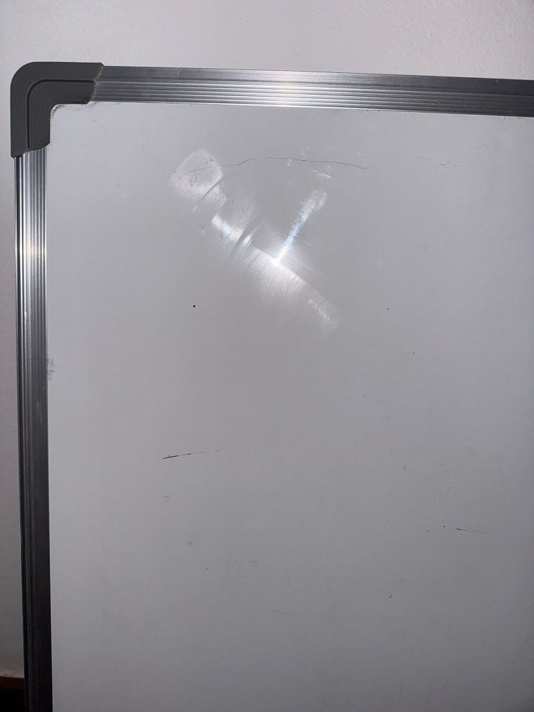 Quadro branco magnético com canetas