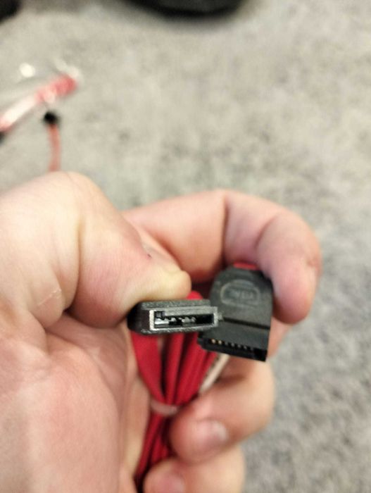 Kabel SATA czerwony 0,5 metra