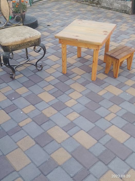 Столик со стульчиком. Натуральное дерево.