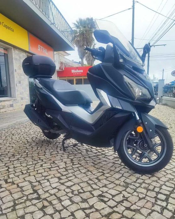 Cruisym 300 , revisão feita, pneus novos, top case