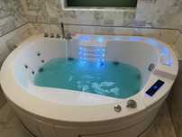Wanna z hydromasażem jacuzzi