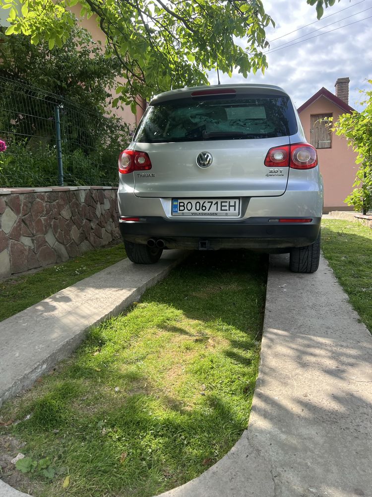 Продам Volkswagen Tiguan 2.0 бензин америка не битий