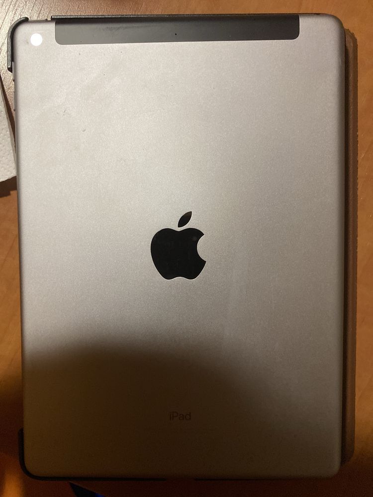 Ipad(5 generacja) 32gb z etui