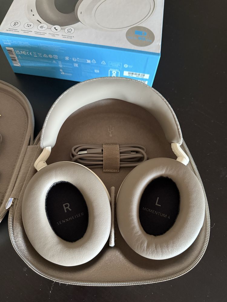 Headphones Sennheiser Momentum 4 - Como Novo