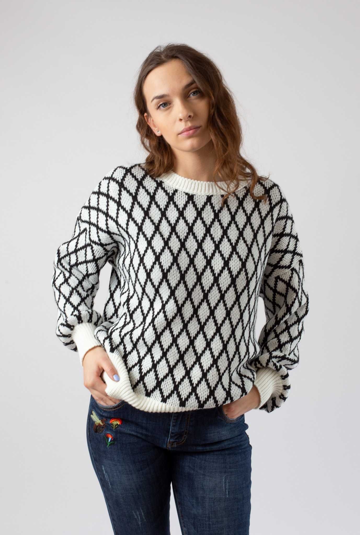 Biały sweter damski Vintage College beżowe romby rękaw bufka 36 38