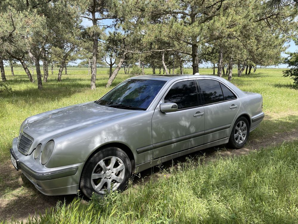 Продам Mercedes-Benz E320 W210