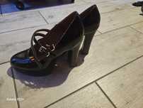 Buty na slupku lakierki ccc