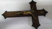 Krzyż drewniany z Chrystusem metal , cena ok. 40 cm.
