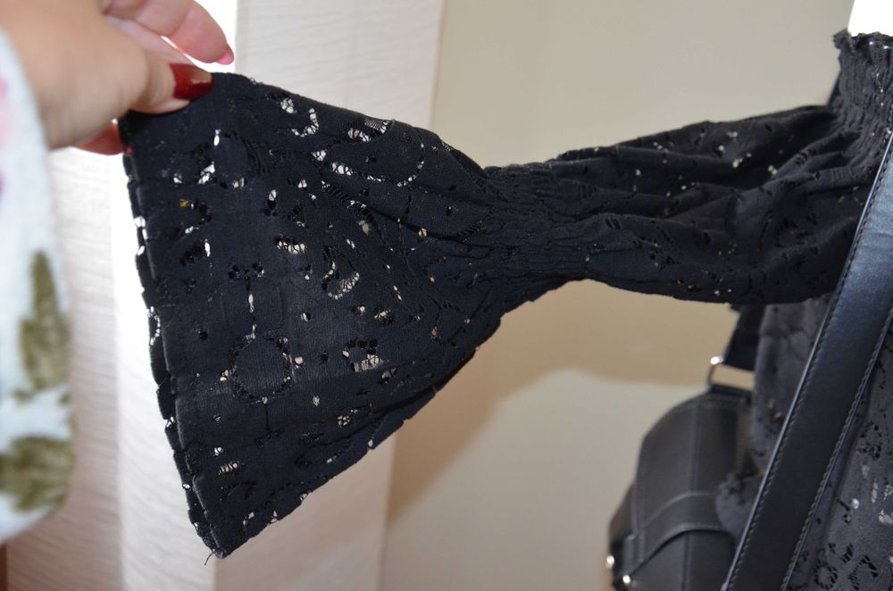 Koronkowa bluzka odkryte ramiona rozkloszowany rękaw M