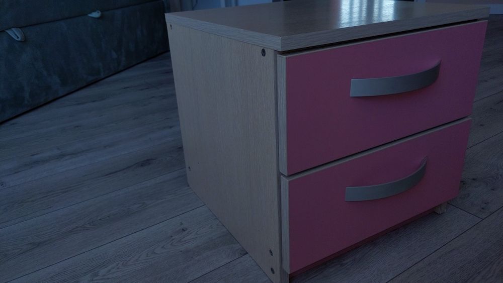 Кровати, матрас и тумбочка детская для девочки