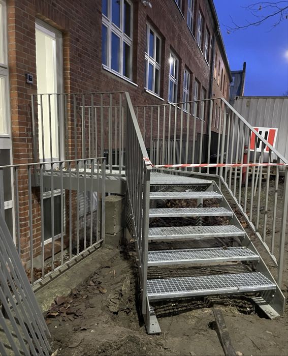 Renowacja i odnawianie balustrad/hal/ogrodzen/konstrukcji stalowych