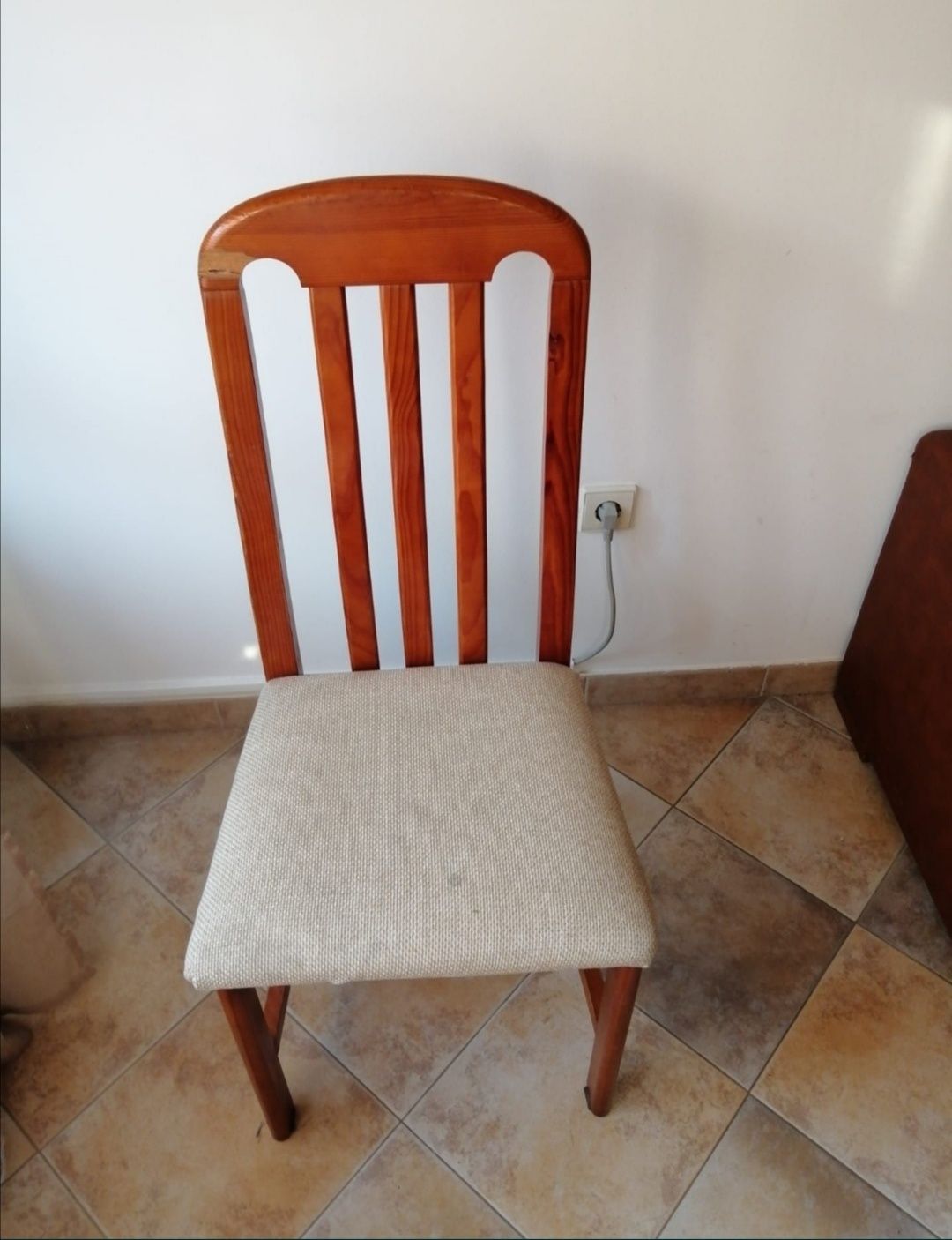 Vendo mesa sala com cadeiras