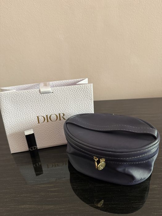 Помада DIOR , косметичка guerlain.