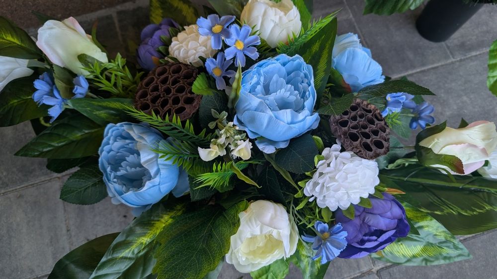 Kompozycja nagrobna stroik bukiet na grób cmentarz wiązanka