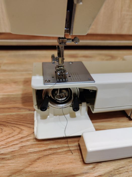 Продам швейну NECCHI