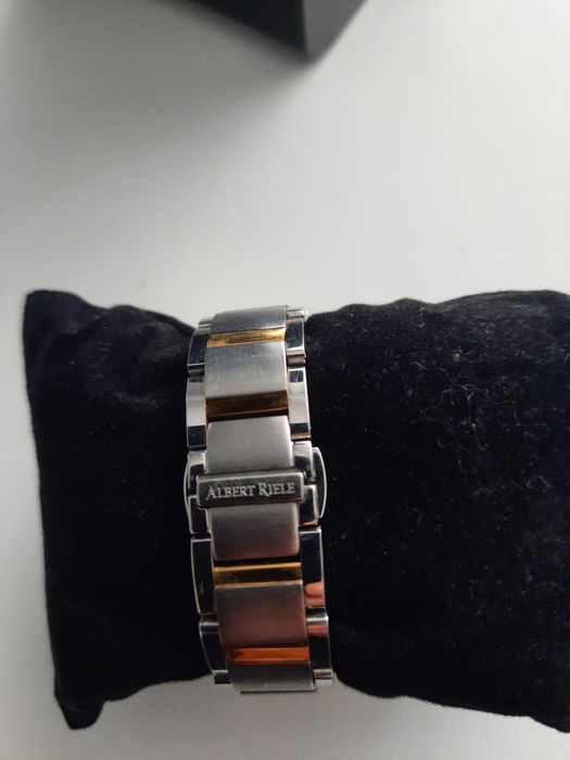 Szwajcarski zegarek Albert Riele