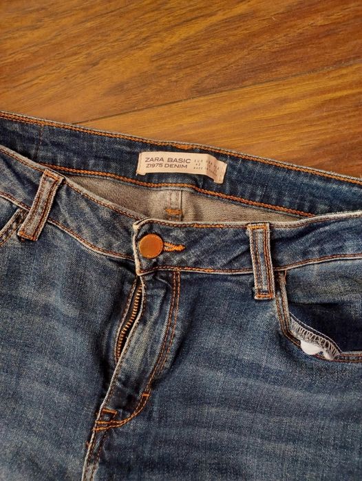 Jeansy rurki z dziurami Zara