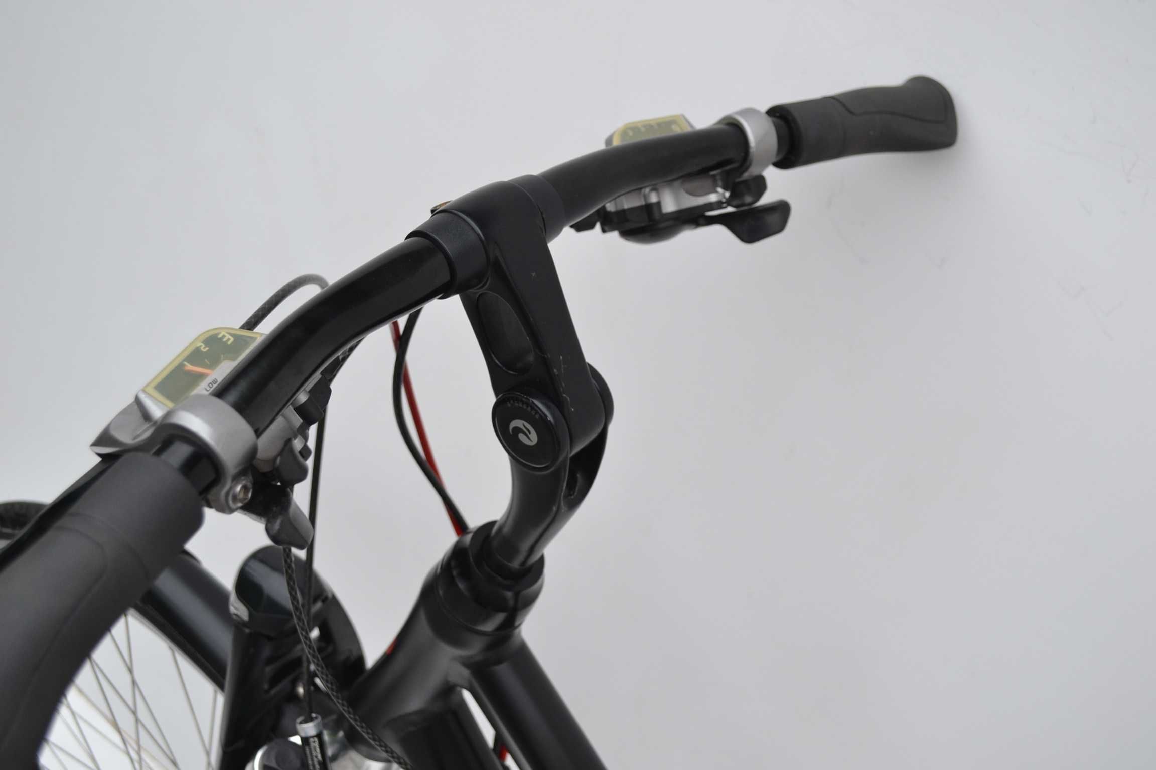 Czarny rower alu trekkingowy Batavus Zonar * koła 28'' rozmiar 57cm