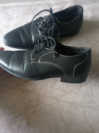 Buty chłopięce czarne